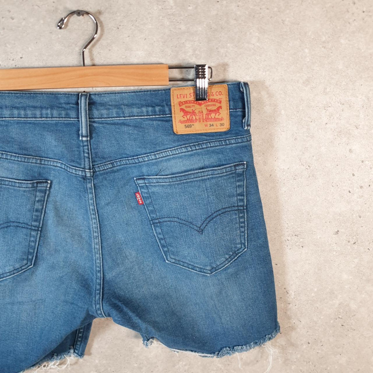 Vintage Levi’s 560 Cut off Shorts Jorts Cargo Men’s W34 Blue Relaxed Denim