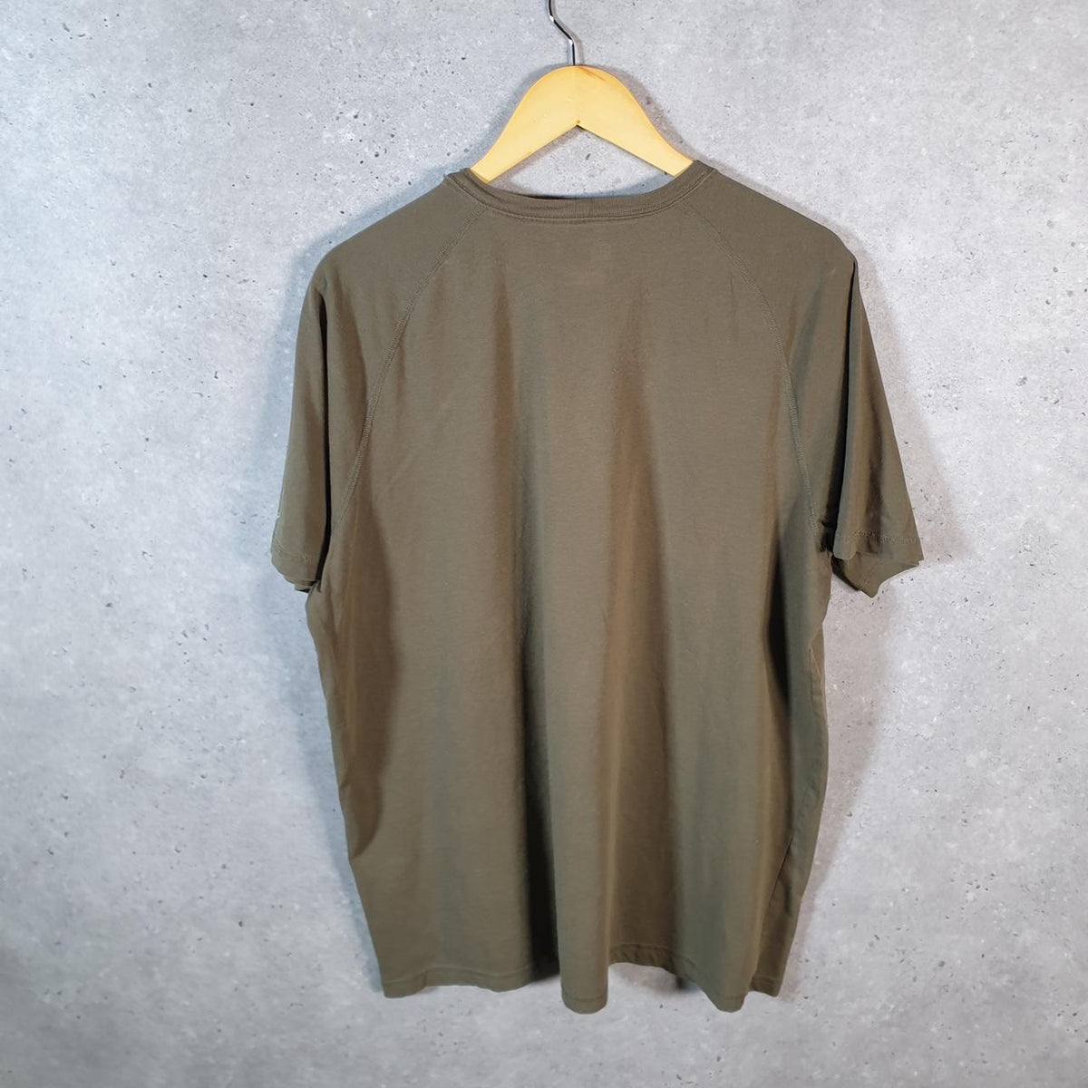 Vintage Carhartt Pocket T Shirt Men’s Large Khaki Green Workwear Chore Utility Relaxed Fit C9315