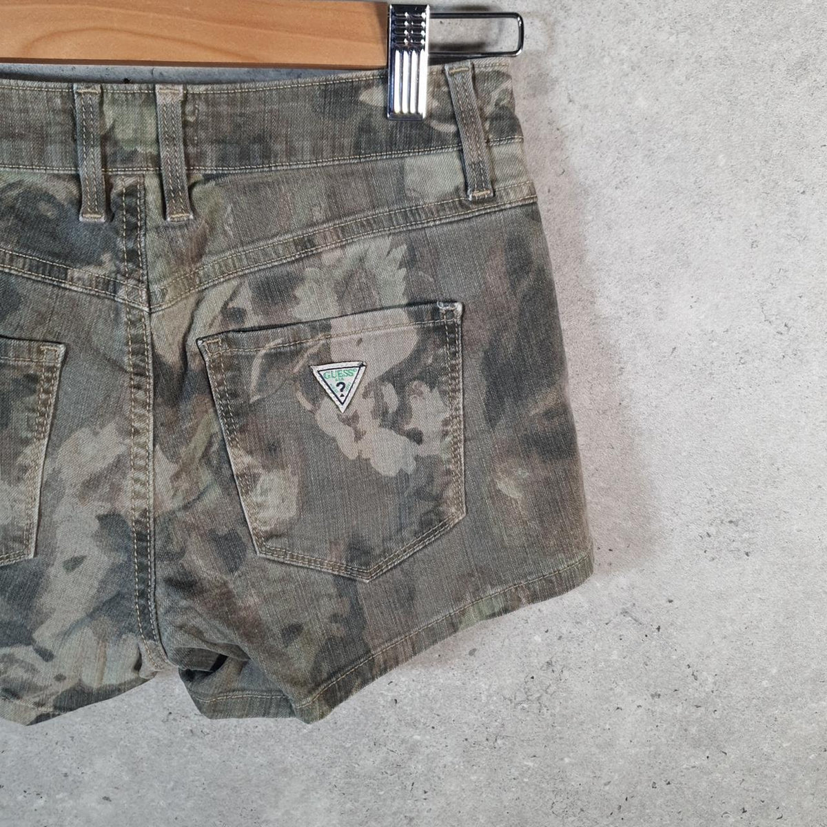 Vintage Guess Camouflage Shorts Jorts Cargo Womens W26 Brown Relaxed Denim