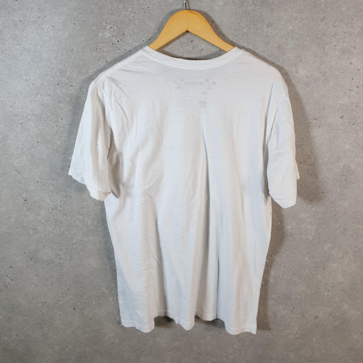 Vintage Hurley Graphic T Shirt Men’s White Medium Casual Sports Logo Athletic