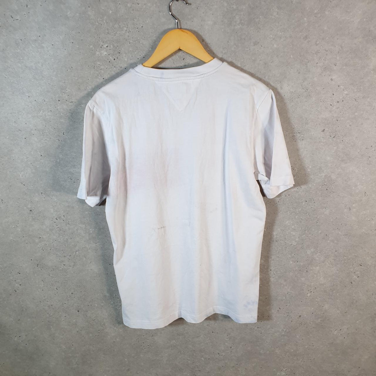 Vintage Tommy Hilfiger T Shirt Men’s Medium White Classic Fit Embroidered Logo