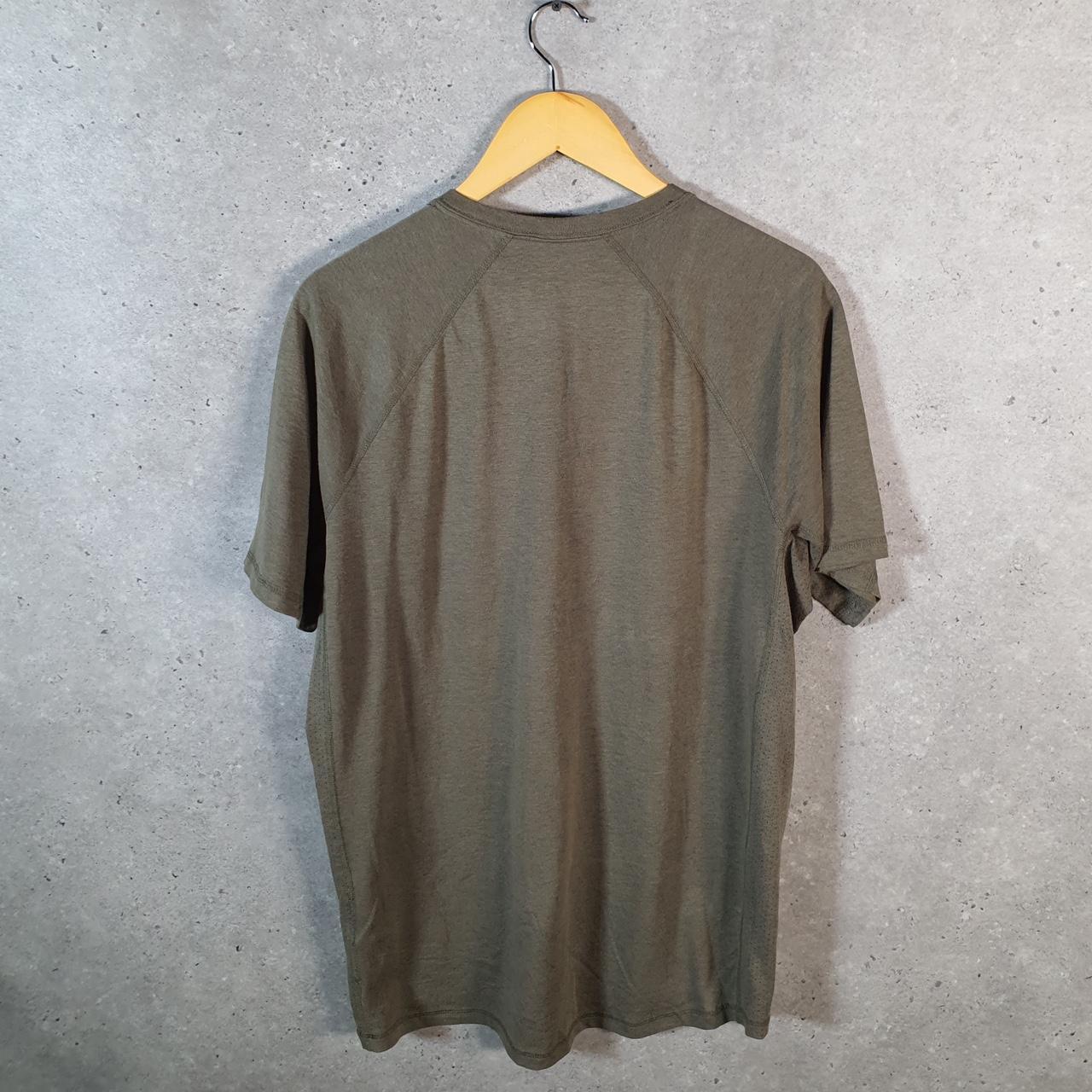 Vintage Carhartt Pocket T Shirt Men’s Medium Khaki Green Workwear Chore Utility Relaxed Fit C9220
