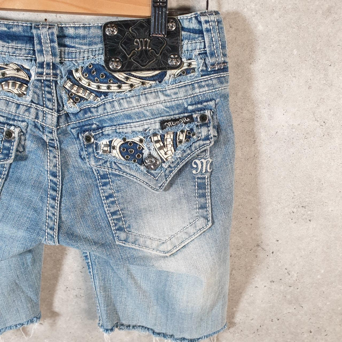 Vintage Miss Me Baggy Y2K Hip Hop Jeans Shorts Jorts Womens W28 Blue Denim Low Rise