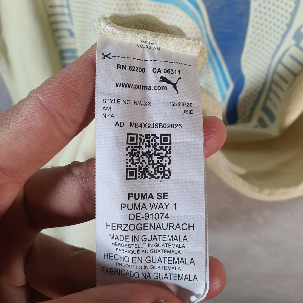 Vintage Puma Spellout T Shirt Men’s Small Yellow sports Logo Athletic