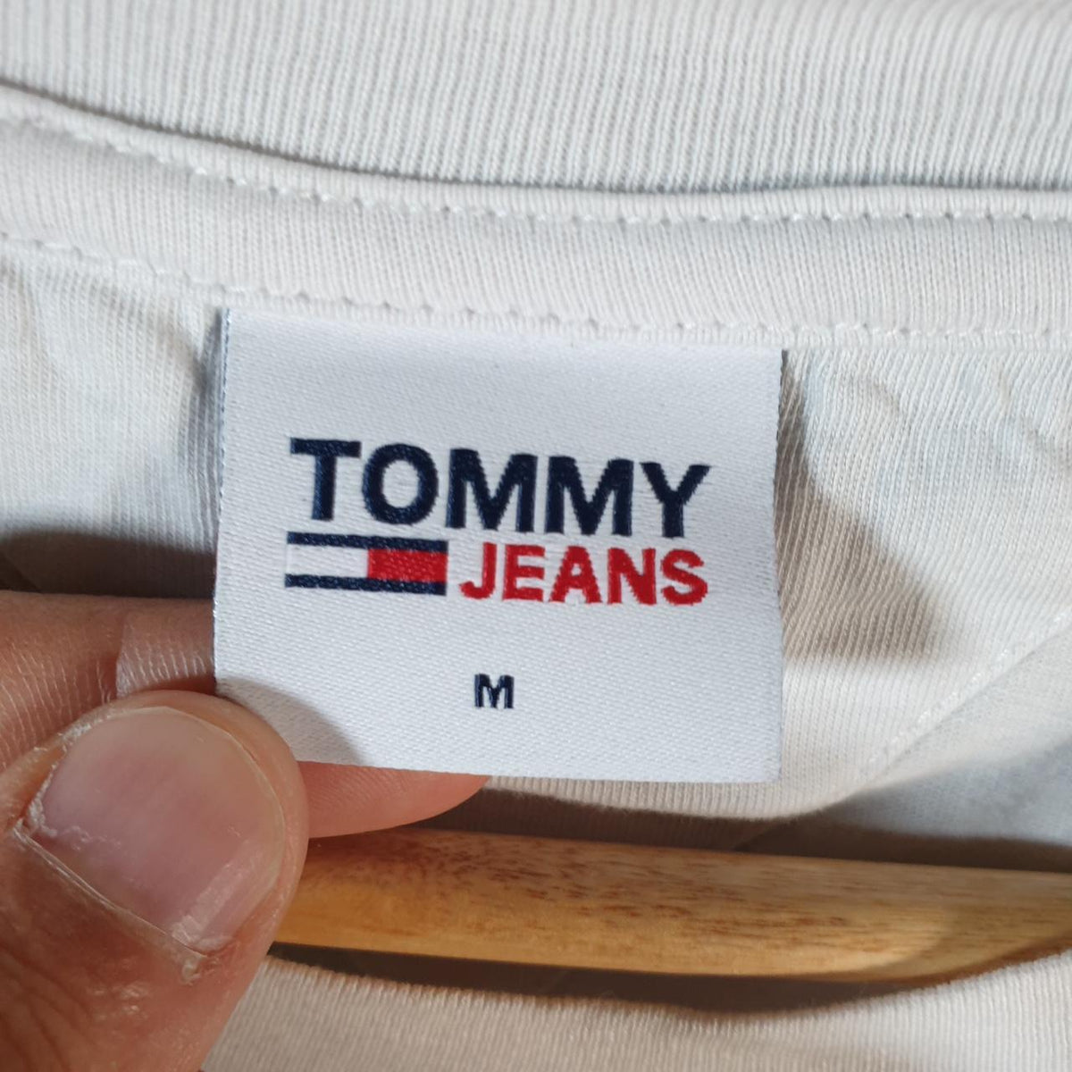 Vintage Tommy Jeans T Shirt Men’s Medium White Regular Fit Embroidered Logo