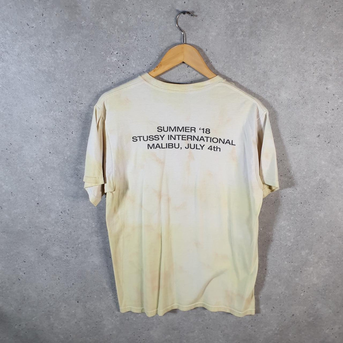 Vintage Stussy Malibu Printed T Shirt Men’s Medium Yellow Graphic Short Sleeve Big Fish Vintage