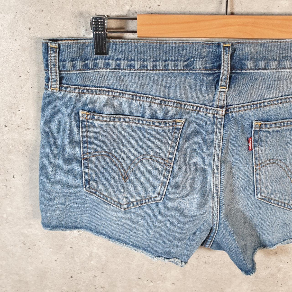 Vintage Levi’s Cut Off Baggy Shorts Jorts Cargo Womens W32 Blue Relaxed Denim
