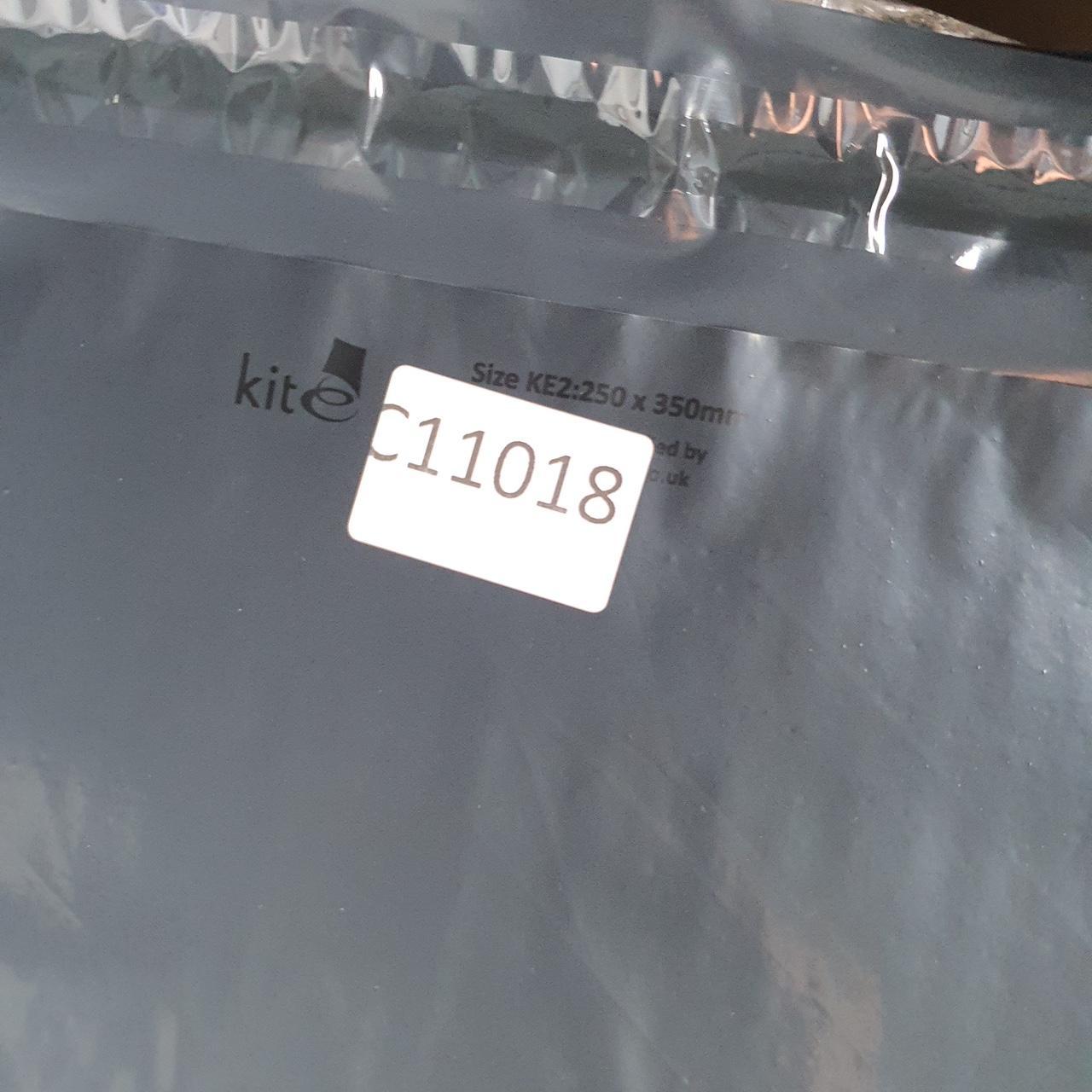 Vintage Tommy Hilfiger Polo Shirt Men’s Medium Navy Blue Striped Custom Fit Embroidered Logo