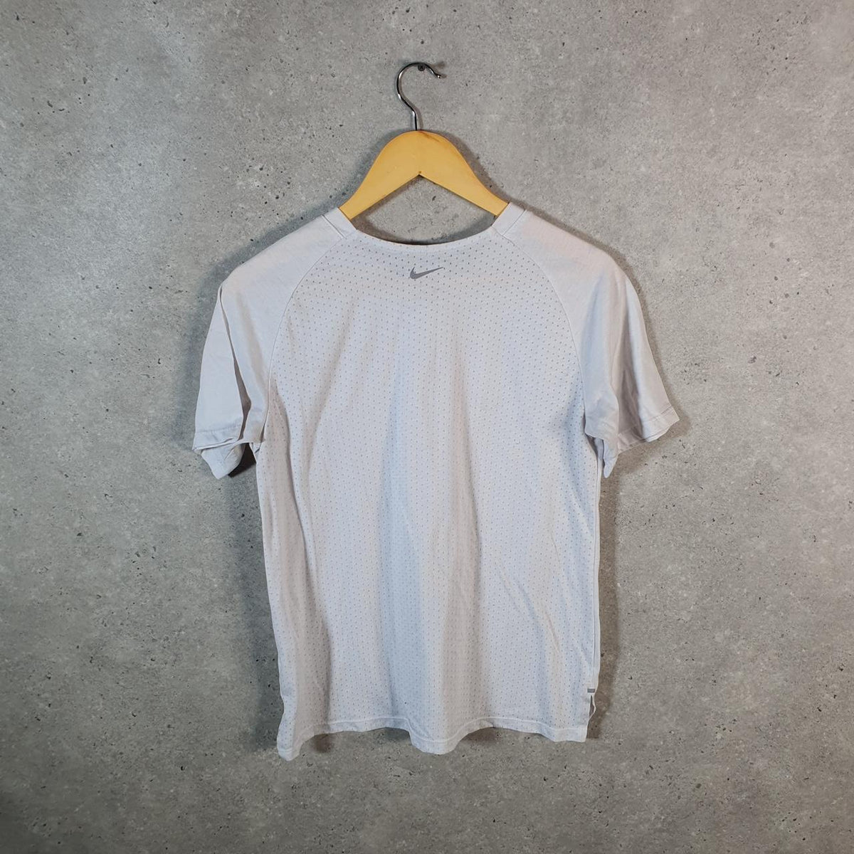 Vintage Nike Dri Fit Running T Shirt Shirt Men’s Medium White Logo Athletic C9751