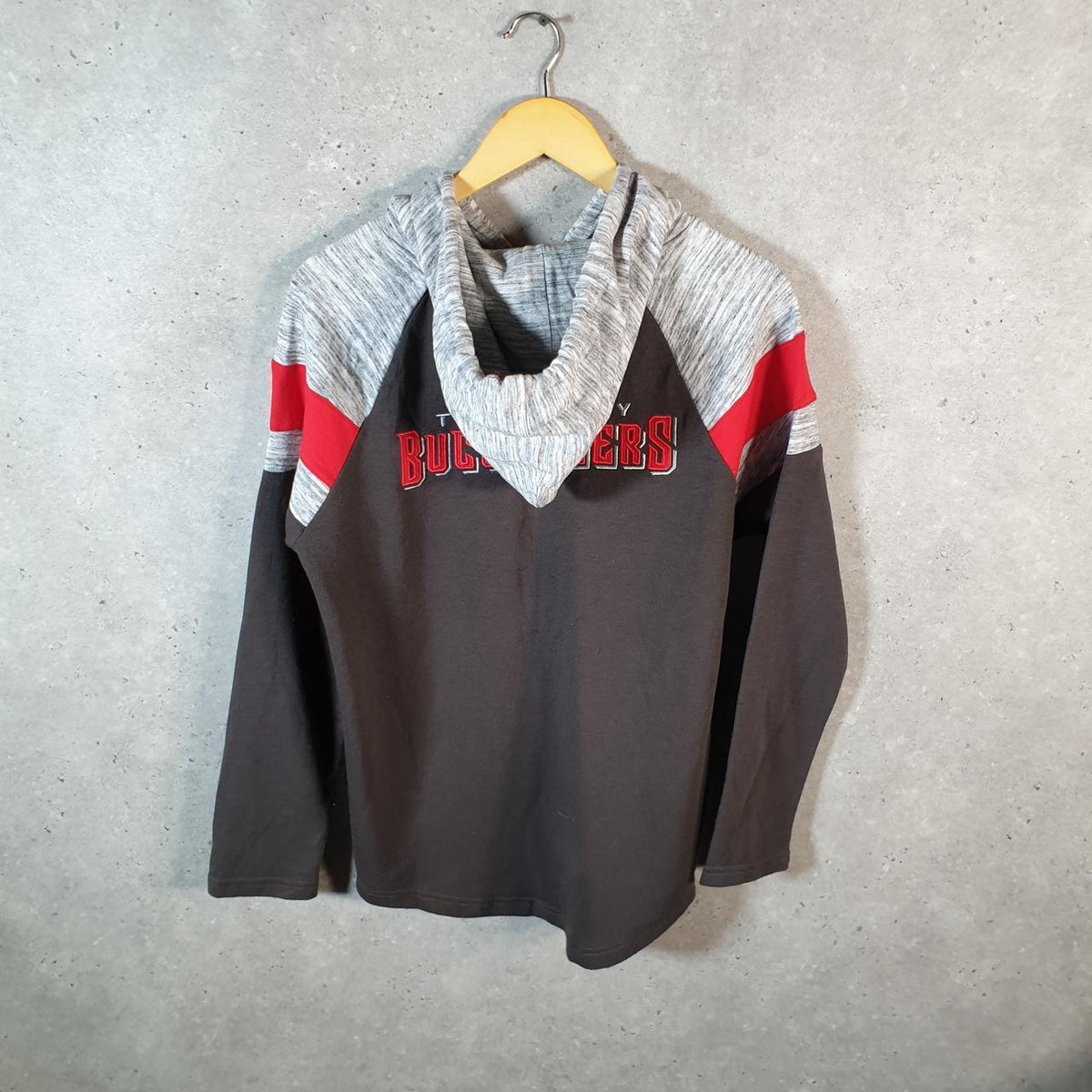 Vintage NFL Tampa Bay Buccaneers Hoodie Womens Medium Grey Pullover USA Pro Sport