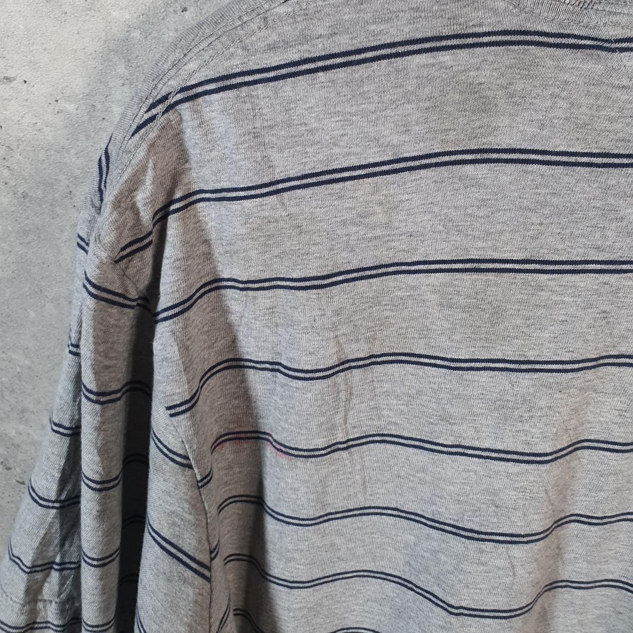 Vintage Tommy Hilfiger T Shirt Men’s Medium Grey Striped Custom Fit Embroidered Logo