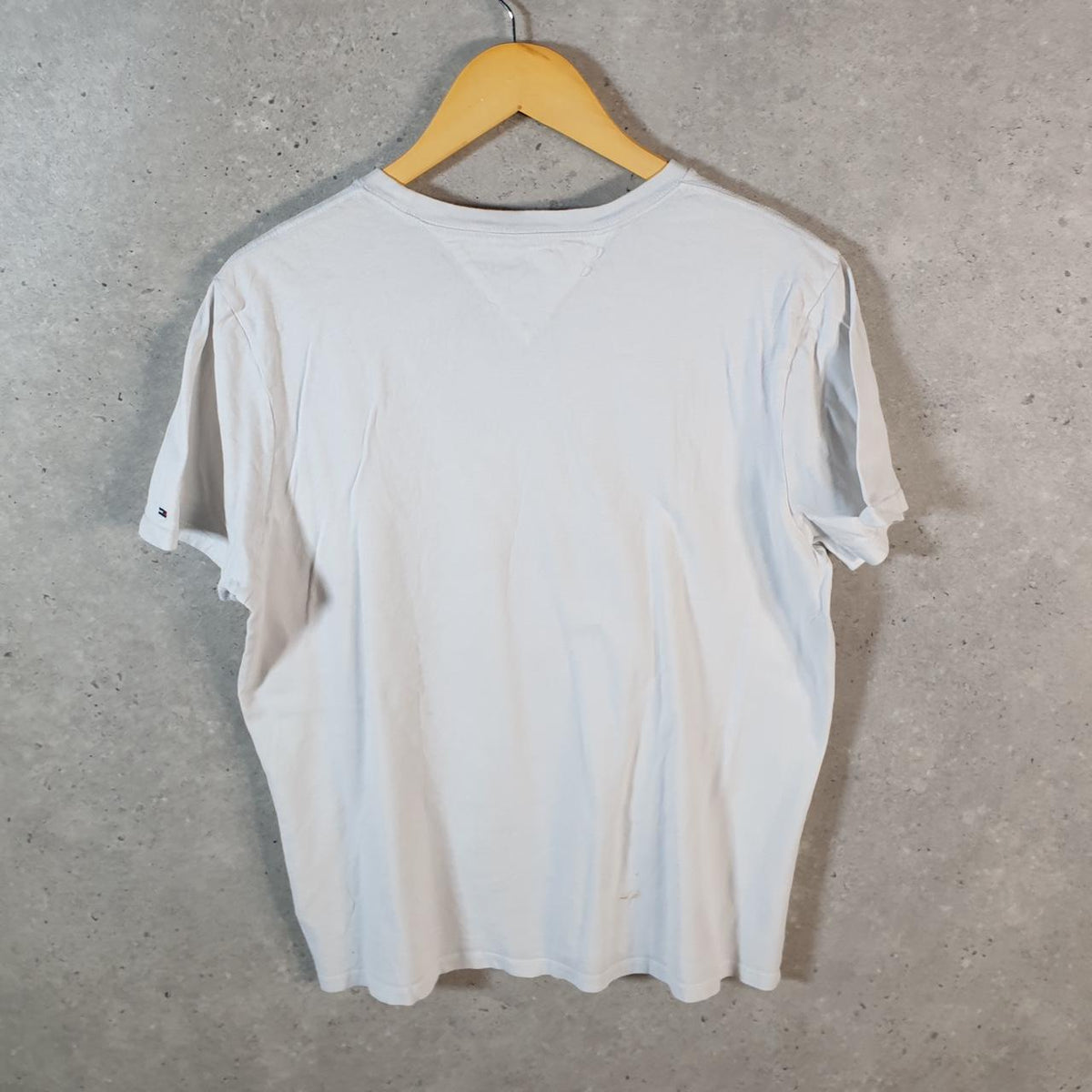 Vintage Tommy Hilfiger T Shirt Men’s Medium White Classic Fit Embroidered Logo