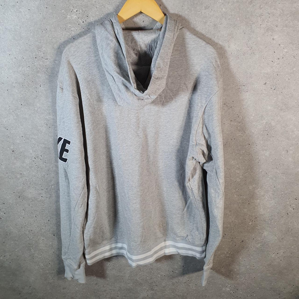Vintage Nike Club Hoodie Men’s Medium Grey Swoosh Y2K Pullover Sweatshirt Logo