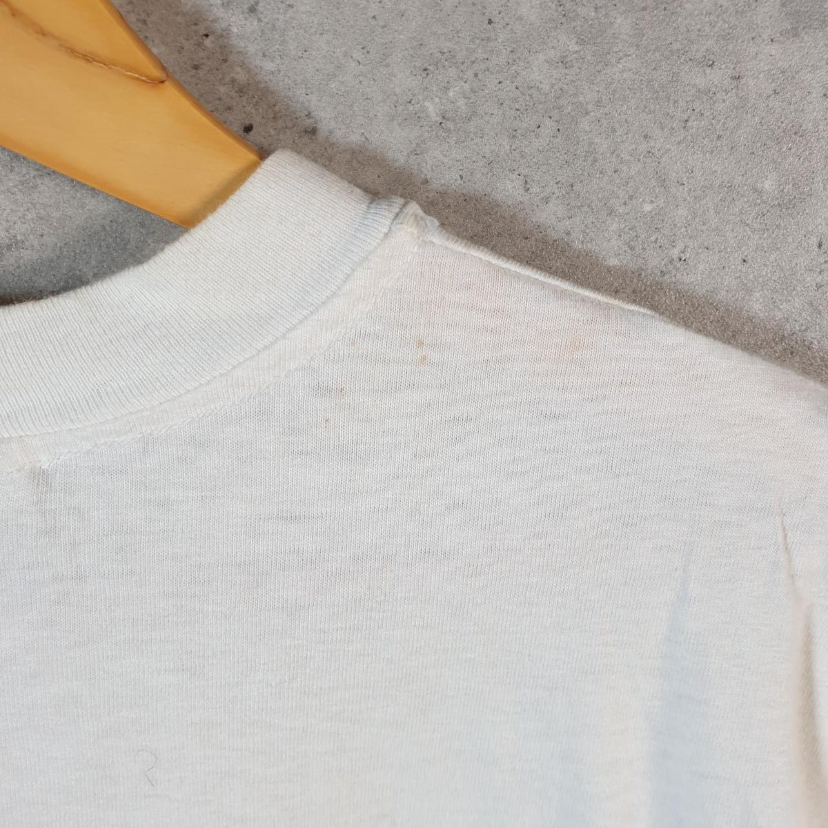 Vintage Hanes Defensive Pride 90s USA Single Stitch T Shirt Men’s Large White C8062