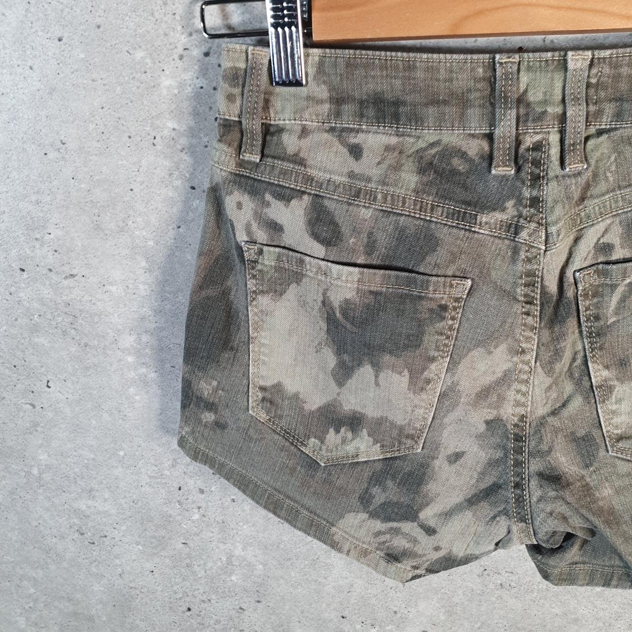 Vintage Guess Camouflage Shorts Jorts Cargo Womens W26 Brown Relaxed Denim