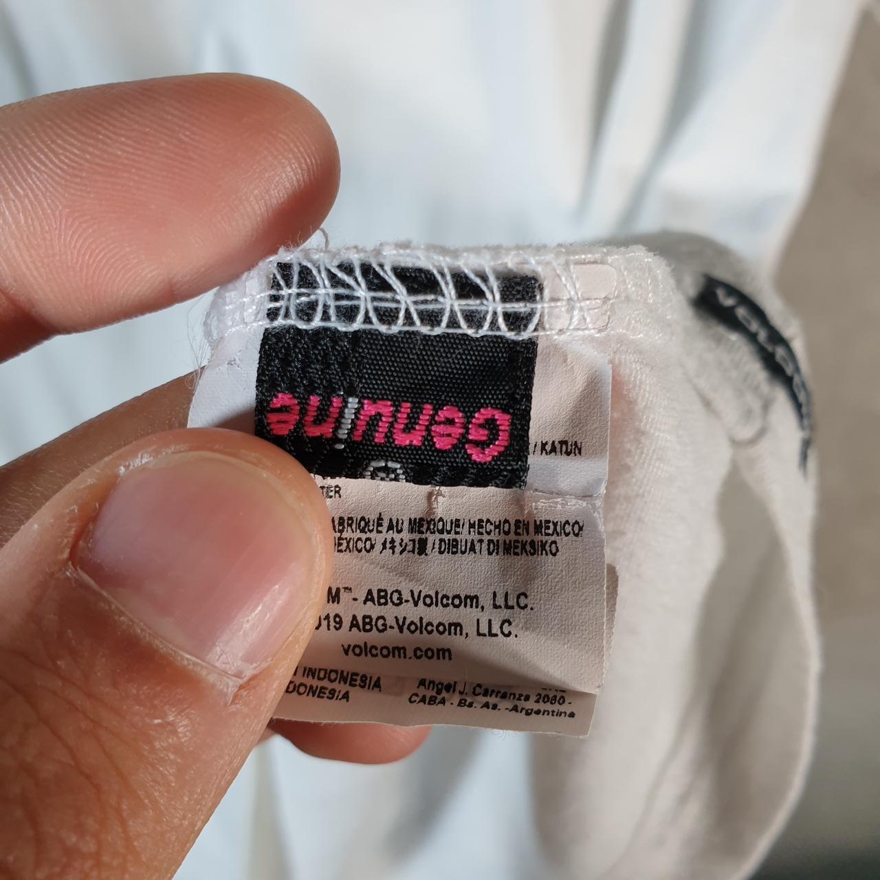 Vintage Volcom Y2K Spellout T Shirt Shirt Men’s Small White Logo Graphic