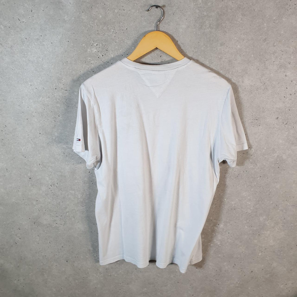 Vintage Tommy Jeans T Shirt Men’s Medium White Regular Fit Embroidered Logo