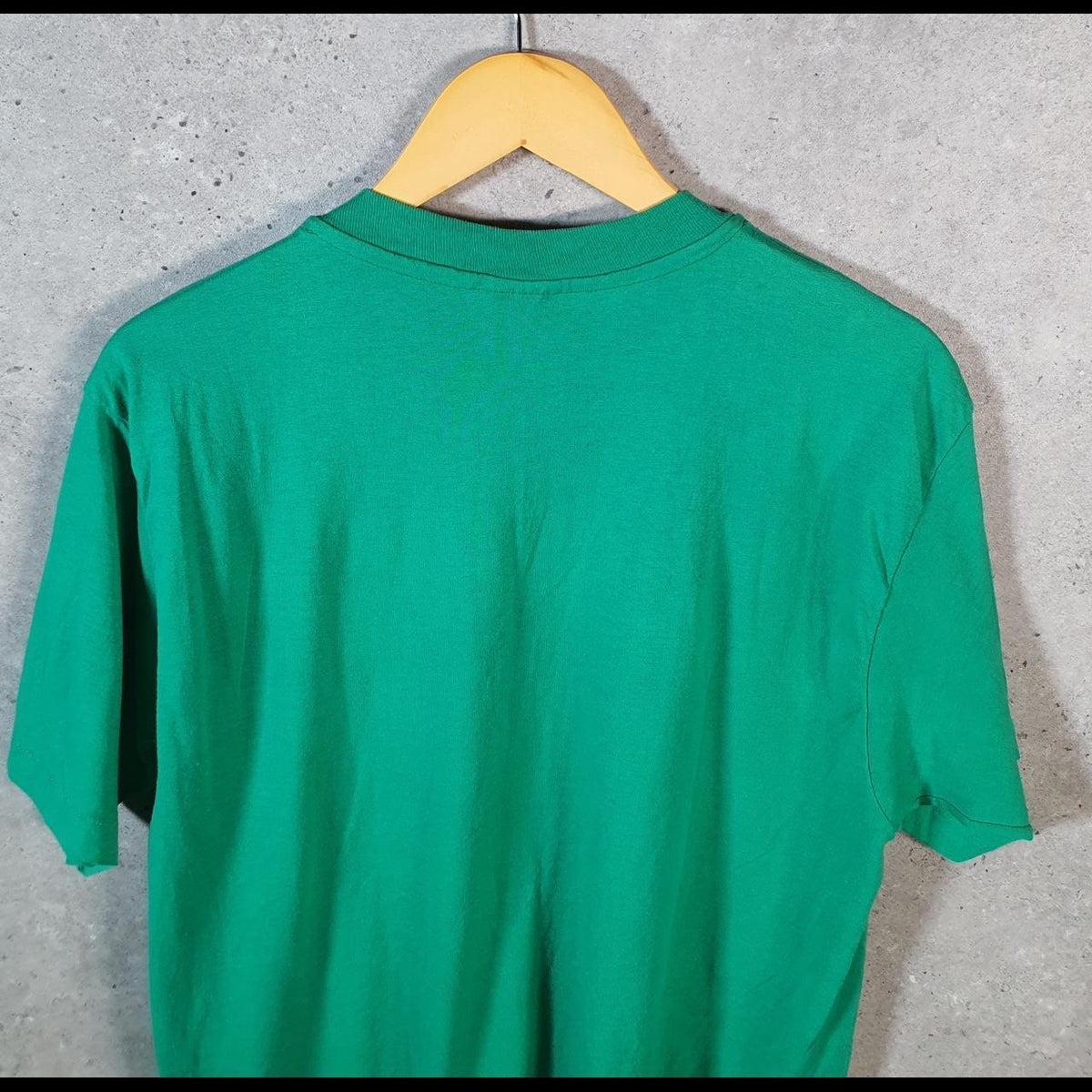 Vintage Hanes Saddlebrook 90s USA Single Stitch T Shirt Men’s Small Green C9385