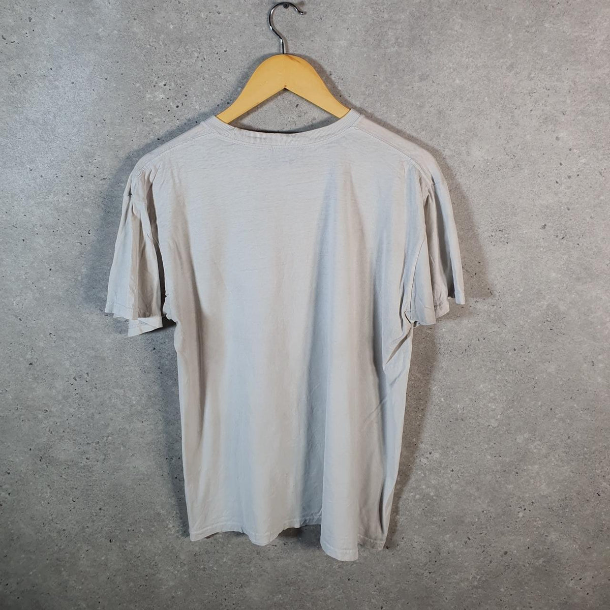 Vintage Volcom Y2K Spellout T Shirt Shirt Men’s Medium Beige Logo Graphic C9733
