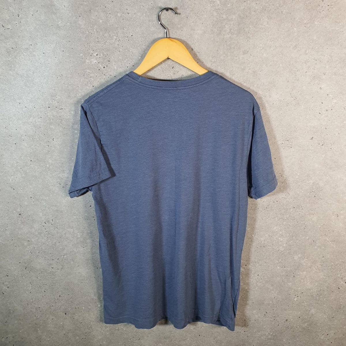 Vintage Hurley T Shirt Men’s Medium Blue Casual Sports Logo Athletic C9839