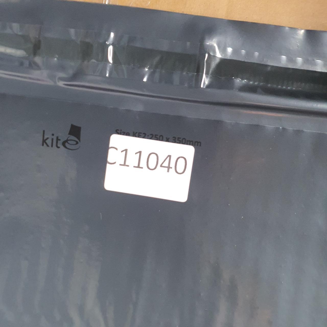 Vintage Tommy Hilfiger Polo Shirt Men’s 2XL Red Striped Custom Fit Embroidered Logo