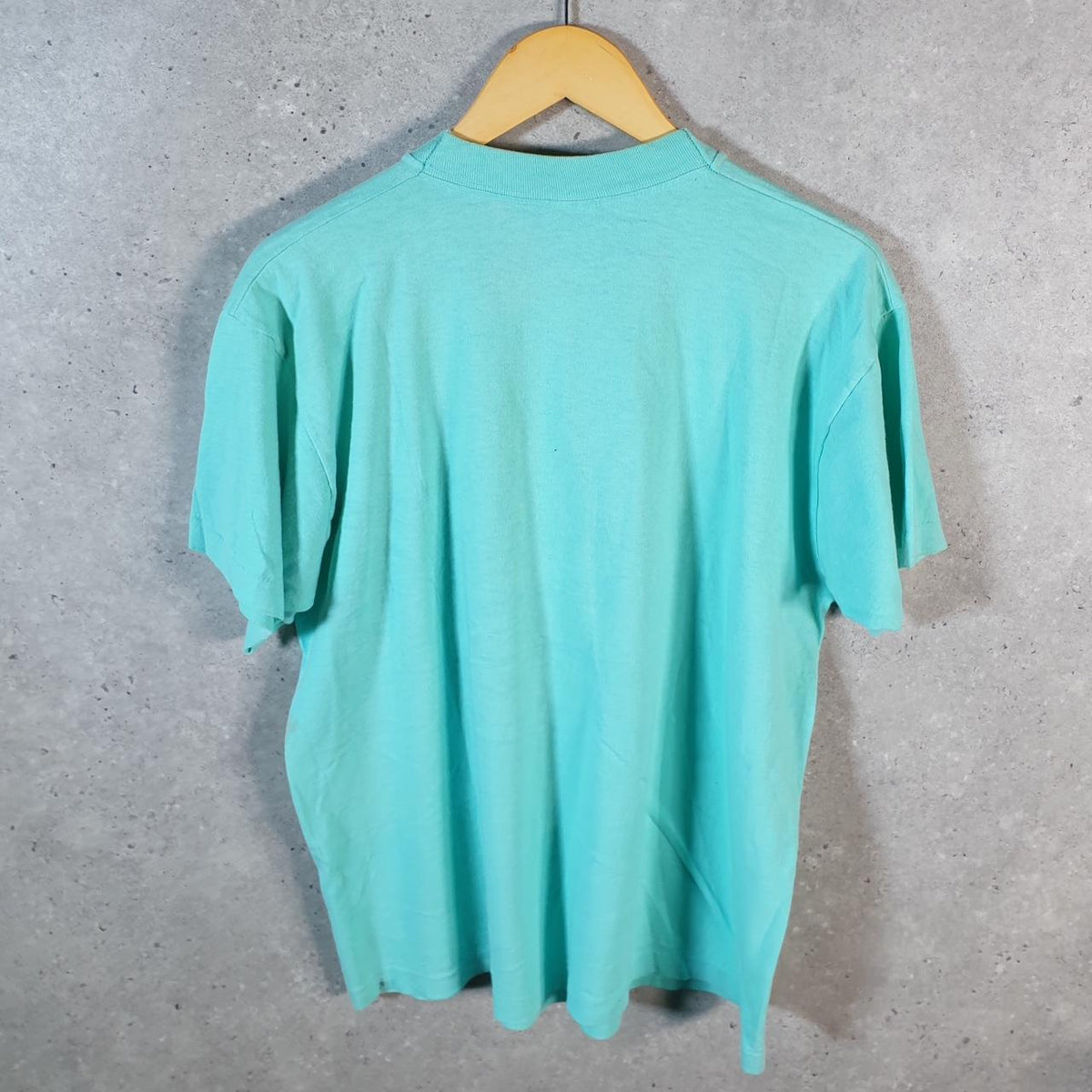 Vintage Fruit of the Loom Sharrons Hideaway Trinidad 90s Single Stitch T Shirt Men’s XL Blue