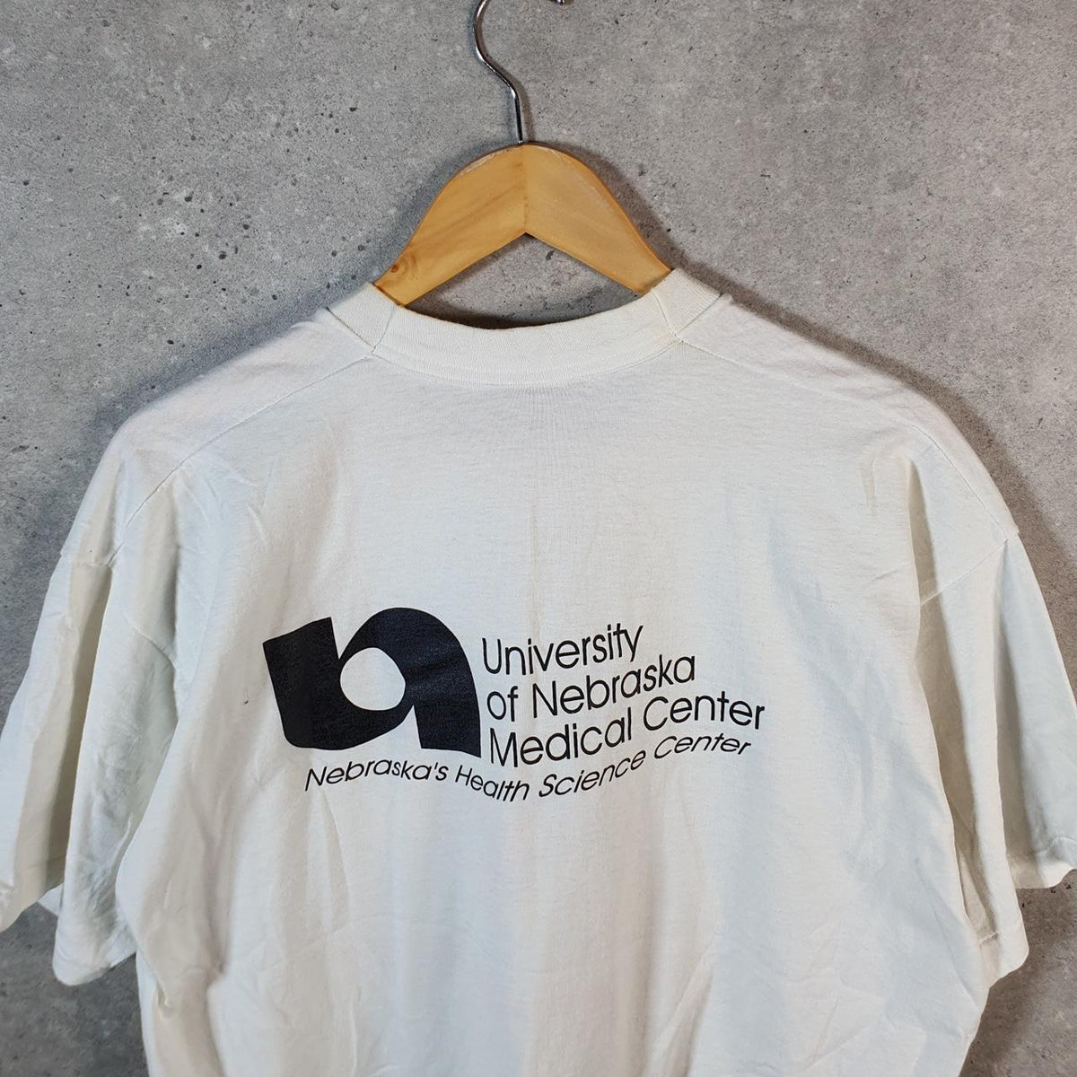 Vintage Best Fruit of the Loom Uni Nebraska 90s USA Single Stitch T Shirt Men’s XL White Big Fish Vintage