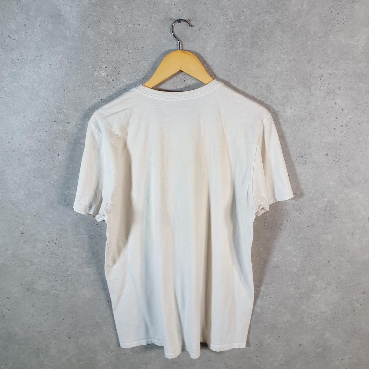 Vintage Hurley Graphic T Shirt Men’s White Medium Casual Sports Logo Athletic