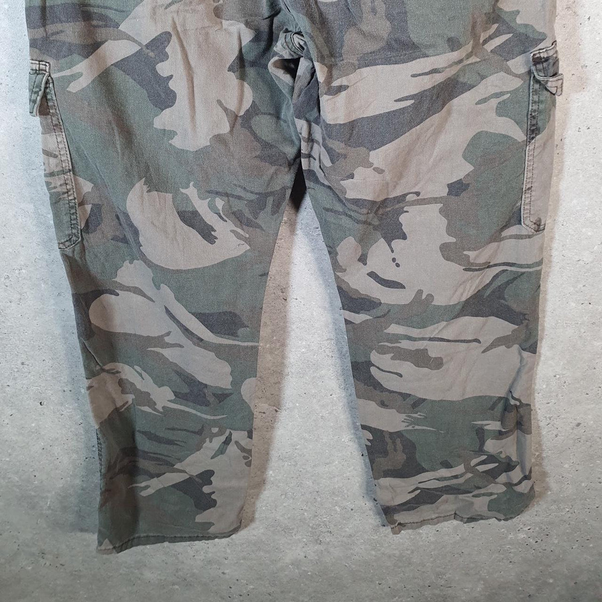 Vintage Wrangler Camouflage Army Cargo Trousers Mens W30 L30 Green RealTree Big Fish Vintage
