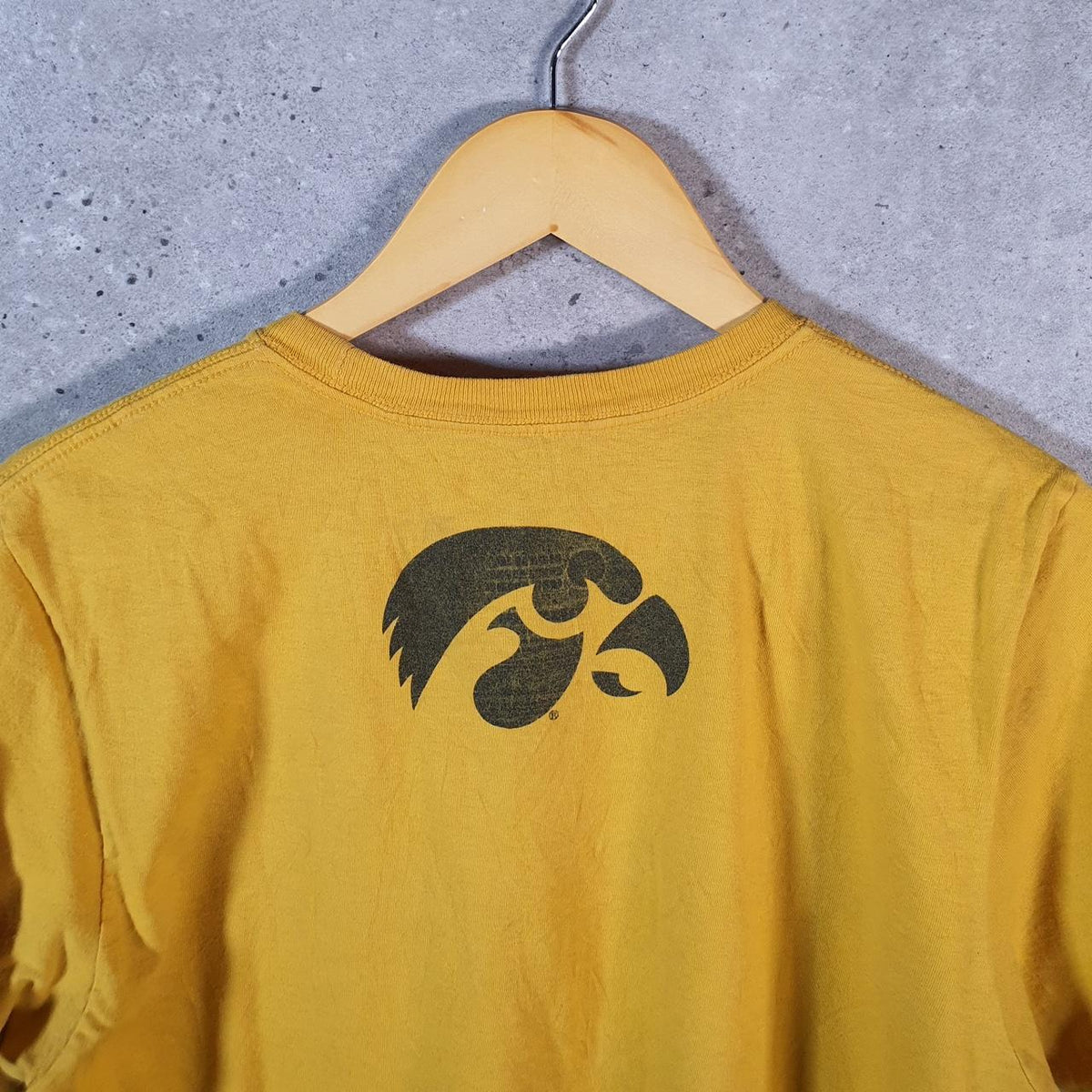 Vintage Nike Kinnick T Shirt Men’s Small Yellow Logo Centre Swoosh Athletic