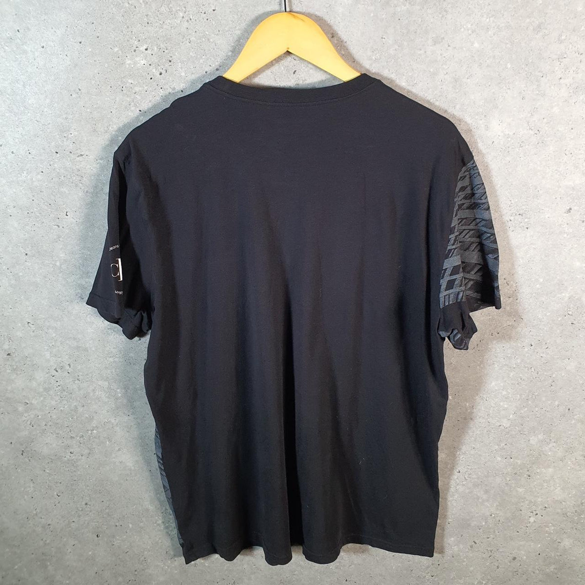 Vintage Calvin Klein Sky rise High Skyscraper T Shirt Men’s Large Black Casual Sports