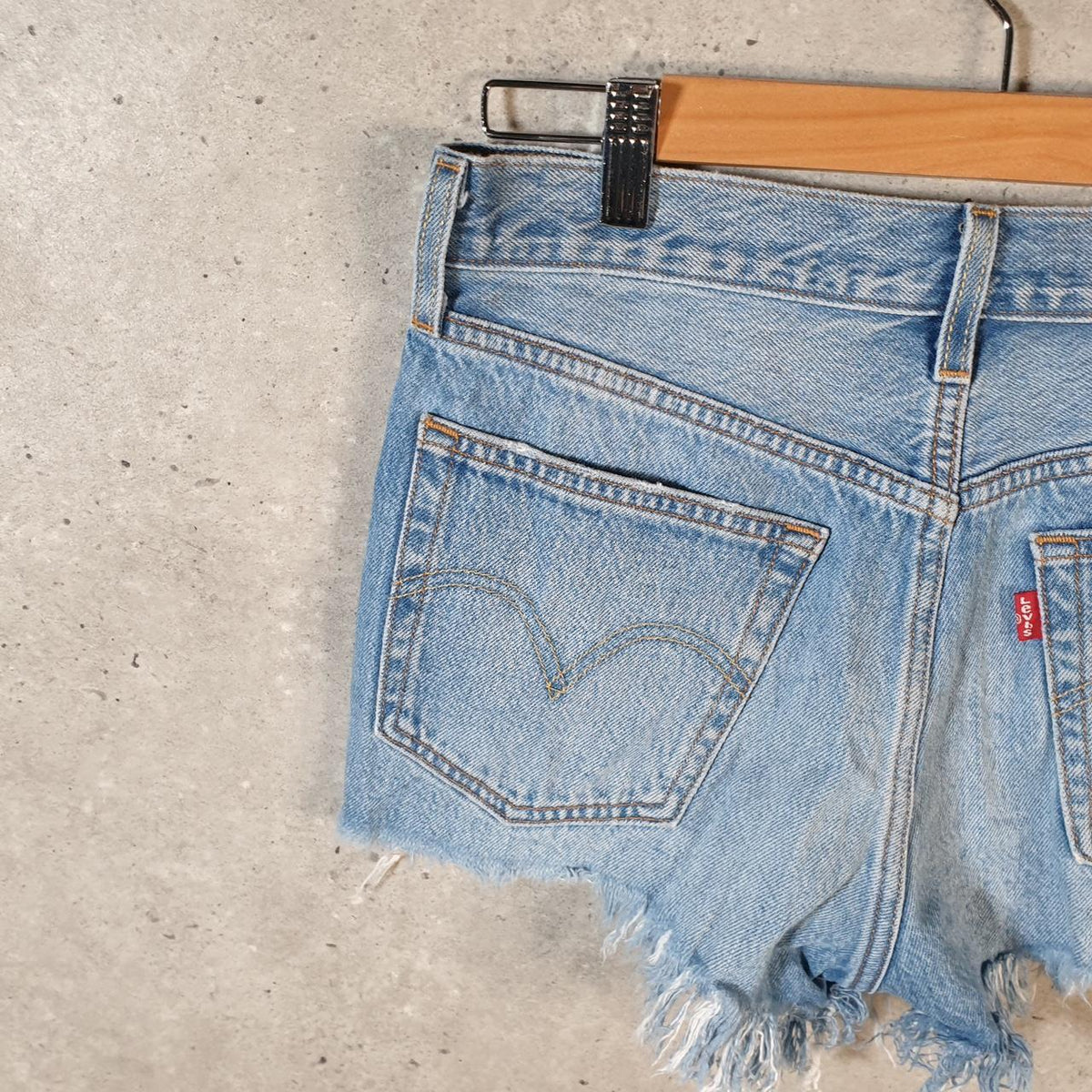 Vintage Levi’s 501 Cut Off Baggy Shorts Jorts Cargo Womens W27 White Relaxed Denim