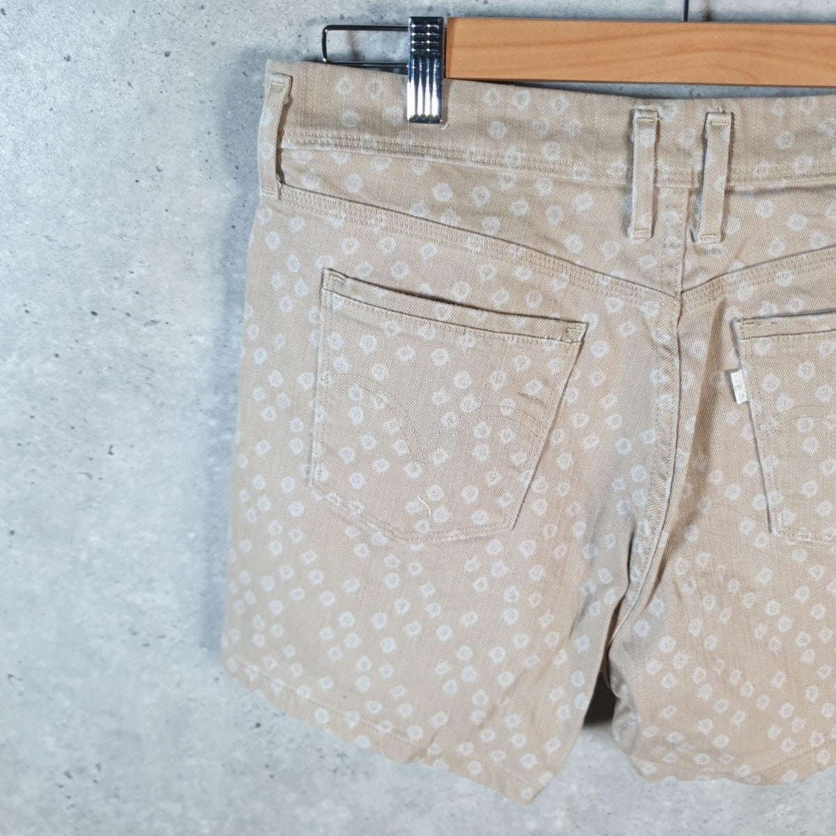 Vintage Levis All Over Print AOP Shorts Jorts Cargo Womens W30 Brown Relaxed Denim