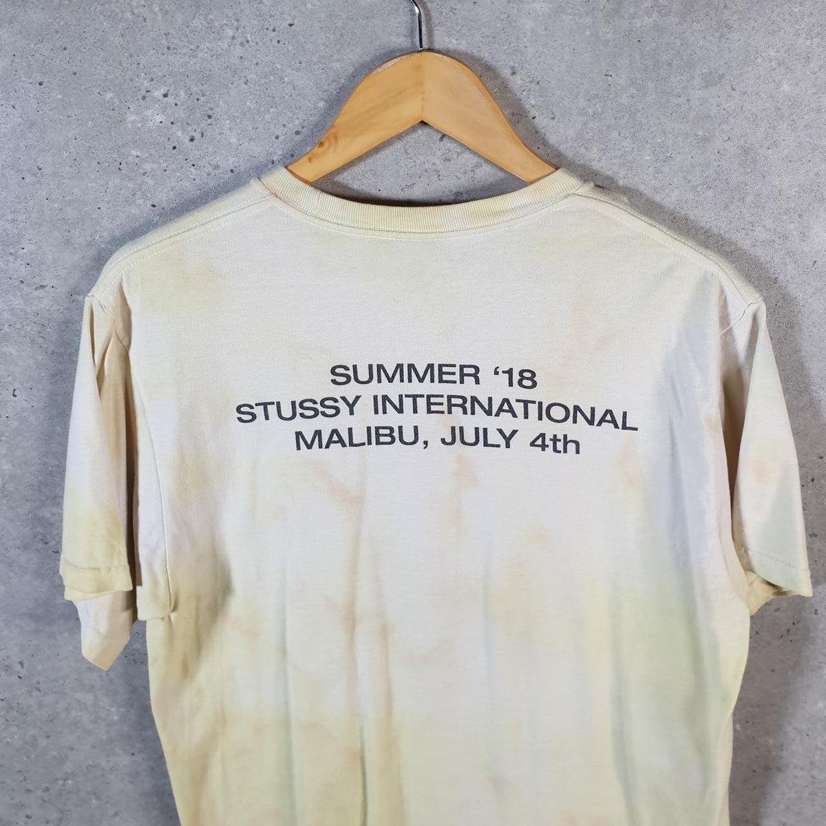Vintage Stussy Malibu Printed T Shirt Men’s Medium Yellow Graphic Short Sleeve Big Fish Vintage