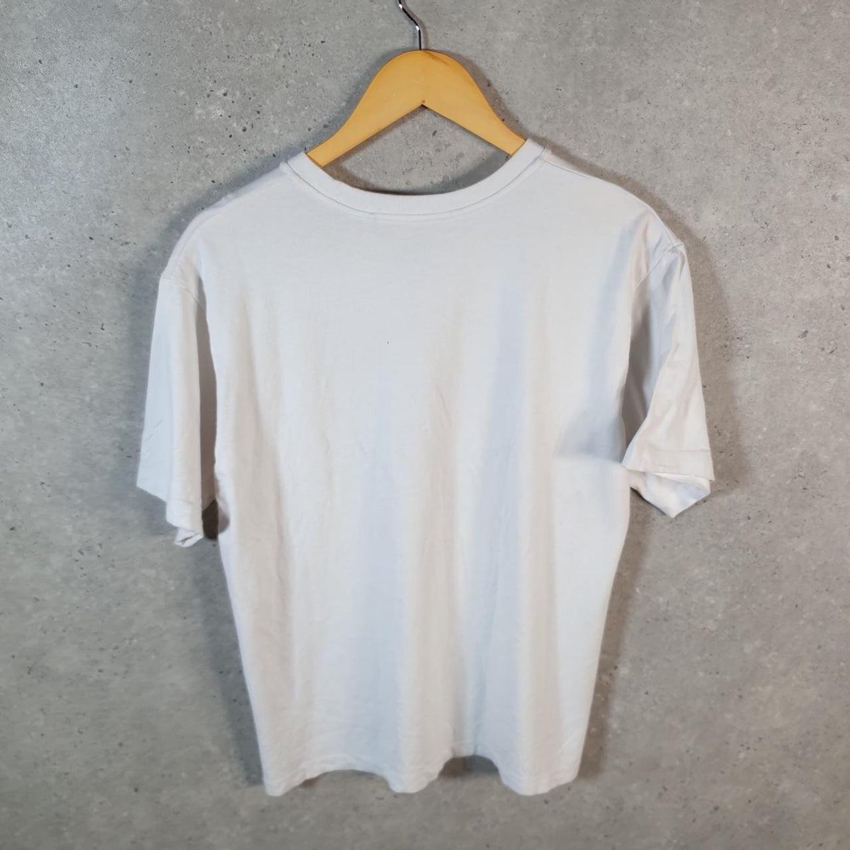 Vintage Uniqlo Disney Yuni Yoshida T Shirt Shirt Men’s  Medium White Graphic Cartoon C9961