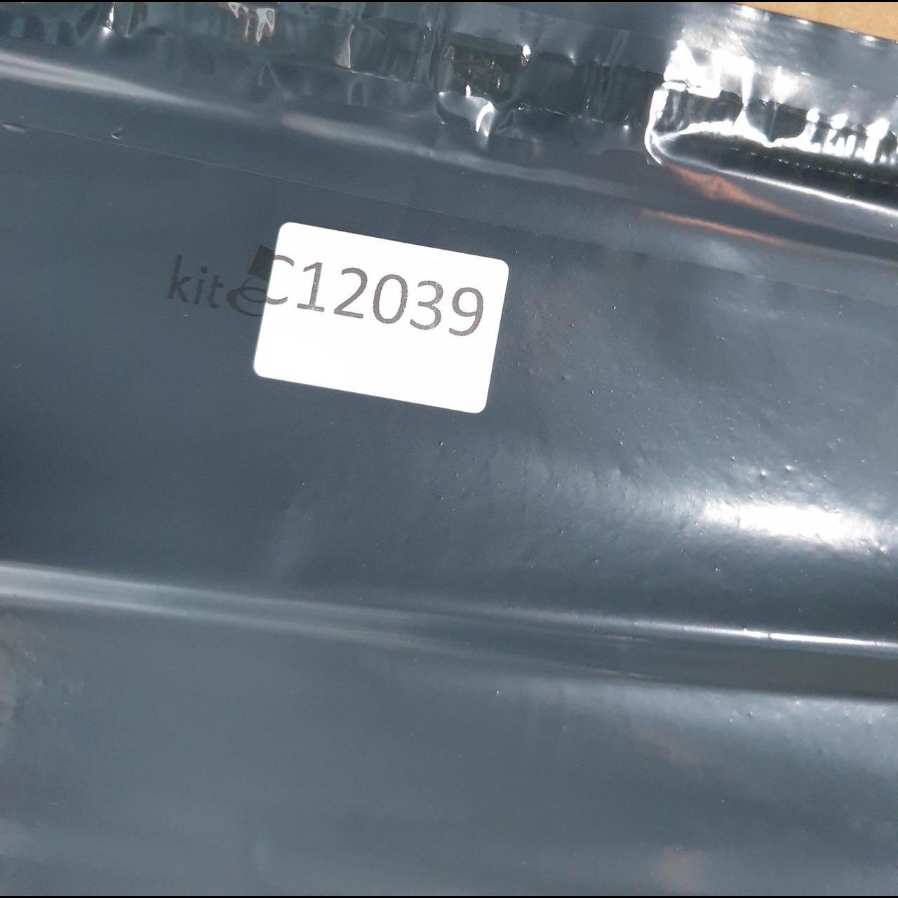 Vintage Tommy Hilfiger T Shirt Men’s Medium White Classic Fit Embroidered Logo