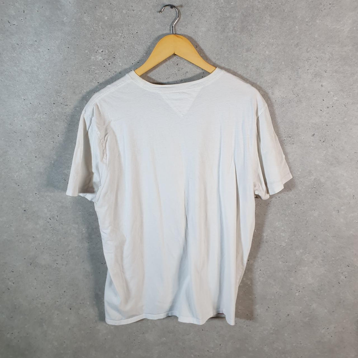 Vintage Tommy Hilfiger T Shirt Men’s Large White Classic Fit Embroidered Logo