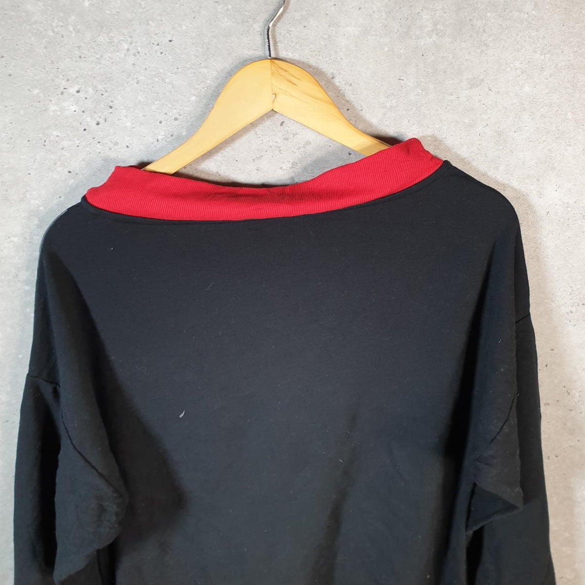 Vintage Disney Mickey Mouse Long Sweatshirt Womens Medium Black USA Graphic Crewneck Big Fish Vintage