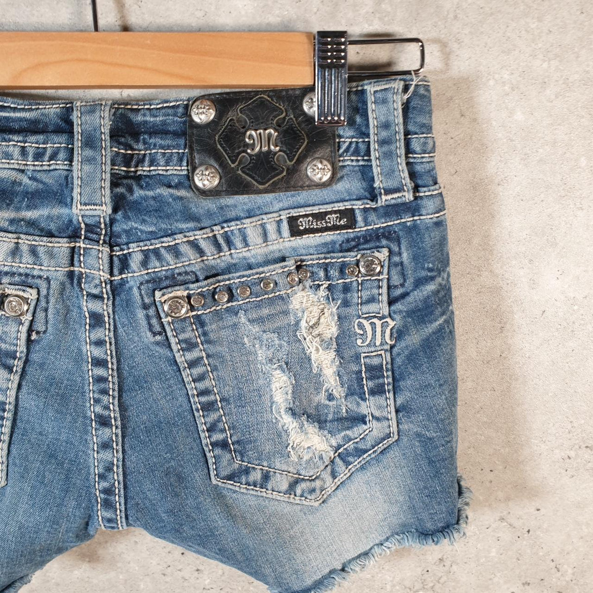 Vintage Miss Me Baggy Y2K Hip Hop Jeans Shorts Jorts Womens W27 Blue Denim Low Rise