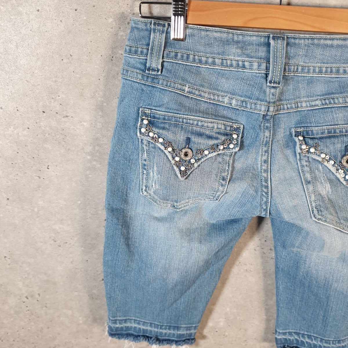 Vintage Miss Me Baggy Y2K Hip Hop Jeans Shorts Jorts Womens W28 Blue Denim Low Rise