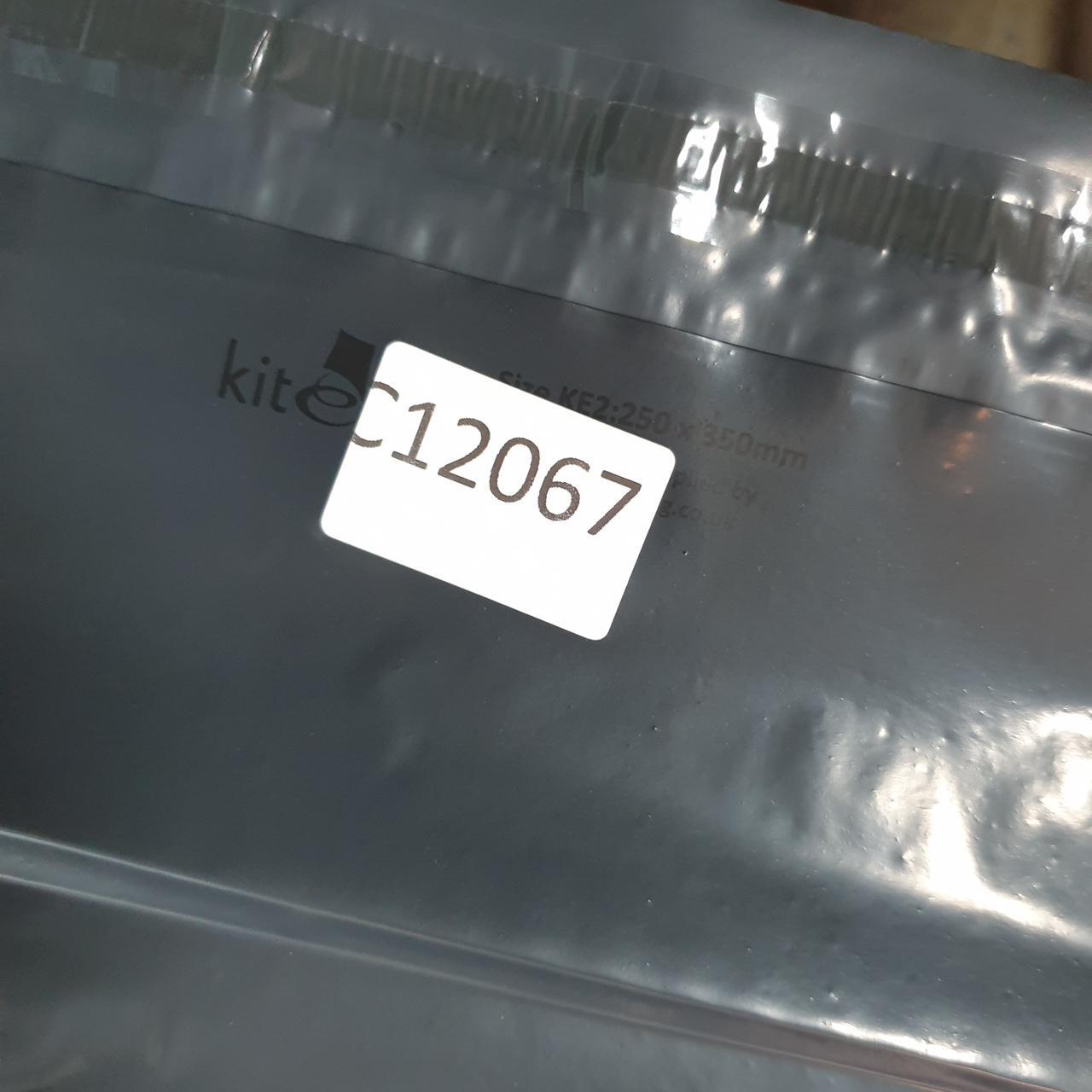 Vintage Calvin Klein Graphic T Shirt Men’s Large White Regular Fit Spellout Logo