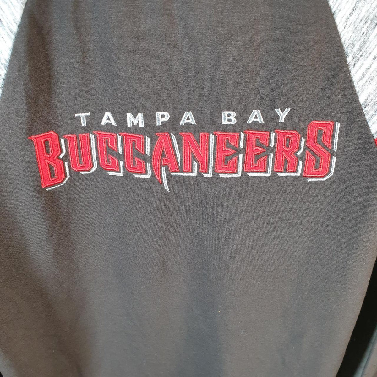Vintage NFL Tampa Bay Buccaneers Hoodie Womens Medium Grey Pullover USA Pro Sport