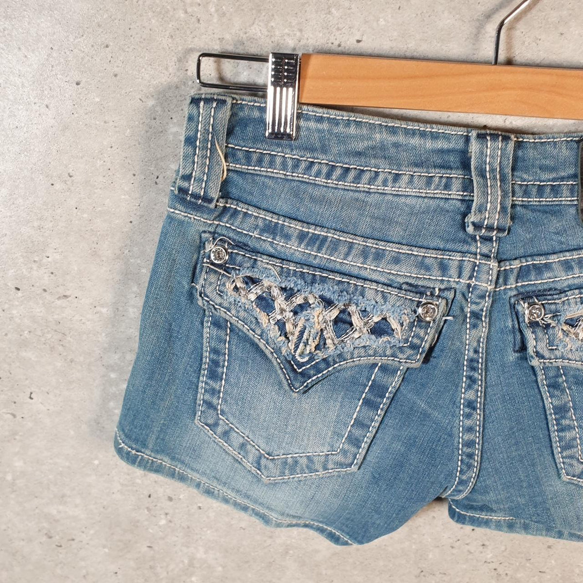 Vintage Miss Me Baggy Y2K Hip Hop Jeans Shorts Jorts Womens W27 Blue Denim Low Rise