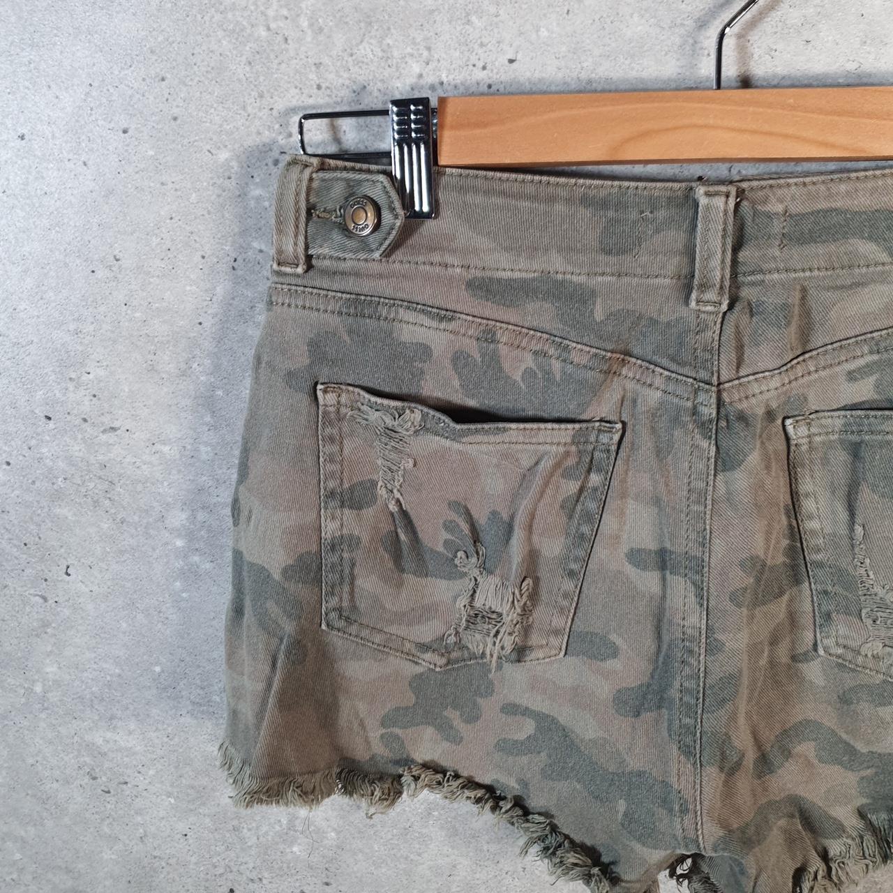 Vintage Guess Camouflage Shorts Jorts Cargo Womens W29 Brown Relaxed Denim