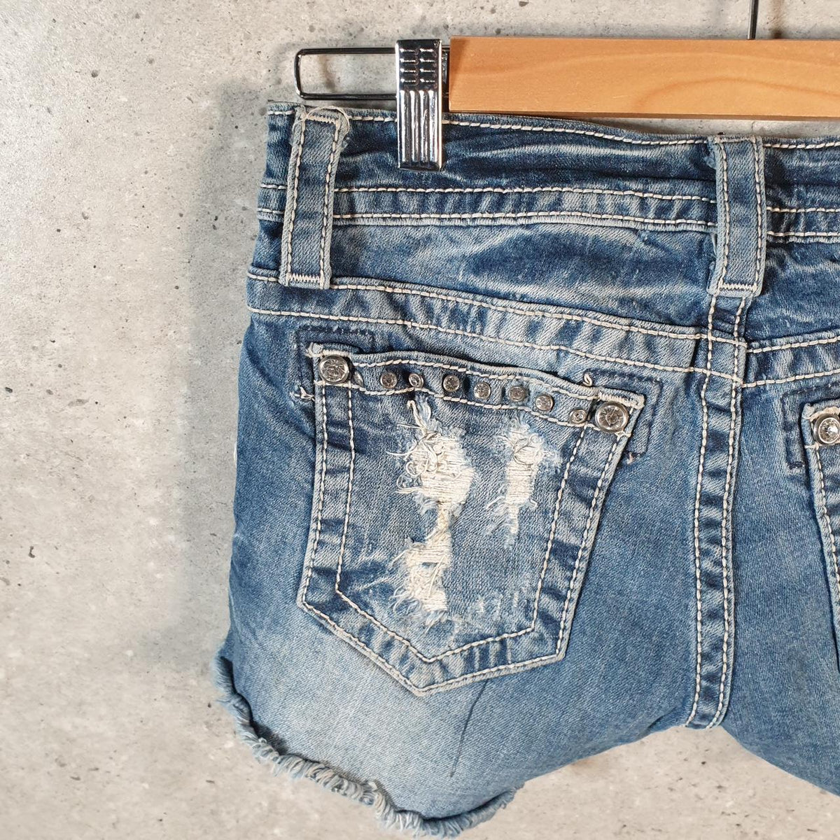 Vintage Miss Me Baggy Y2K Hip Hop Jeans Shorts Jorts Womens W27 Blue Denim Low Rise
