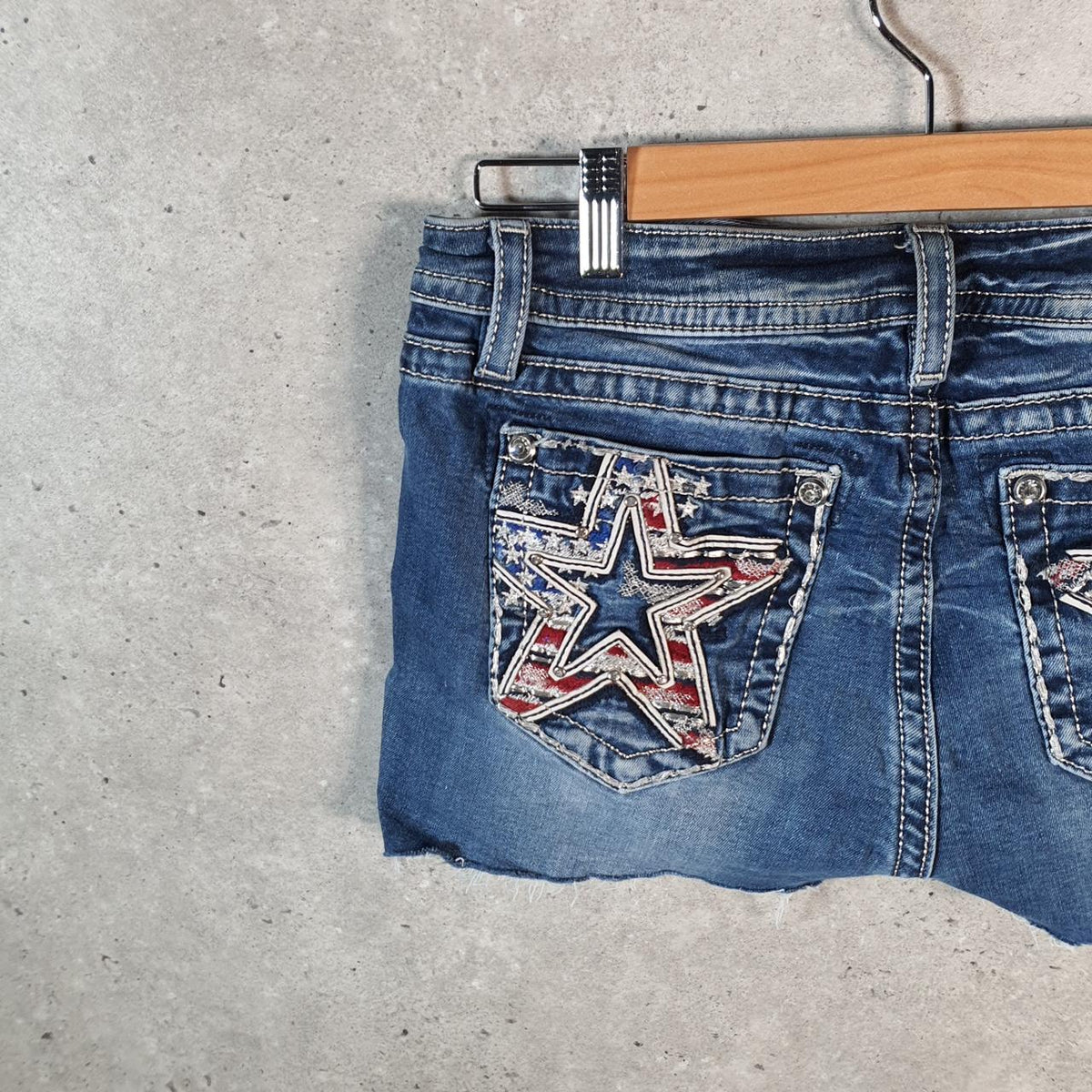 Vintage Miss Me Baggy Y2K Hip Hop Jeans Shorts Jorts Womens W30 Blue Denim USA A4825