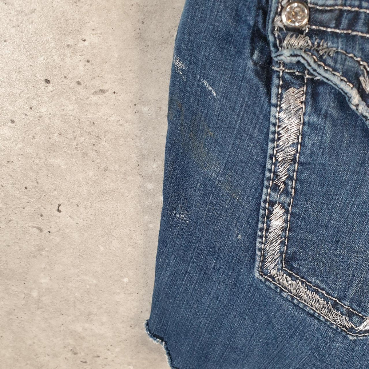Vintage Miss Me Baggy Y2K Hip Hop Jeans Shorts Jorts Womens W32 Blue Denim Low Rise