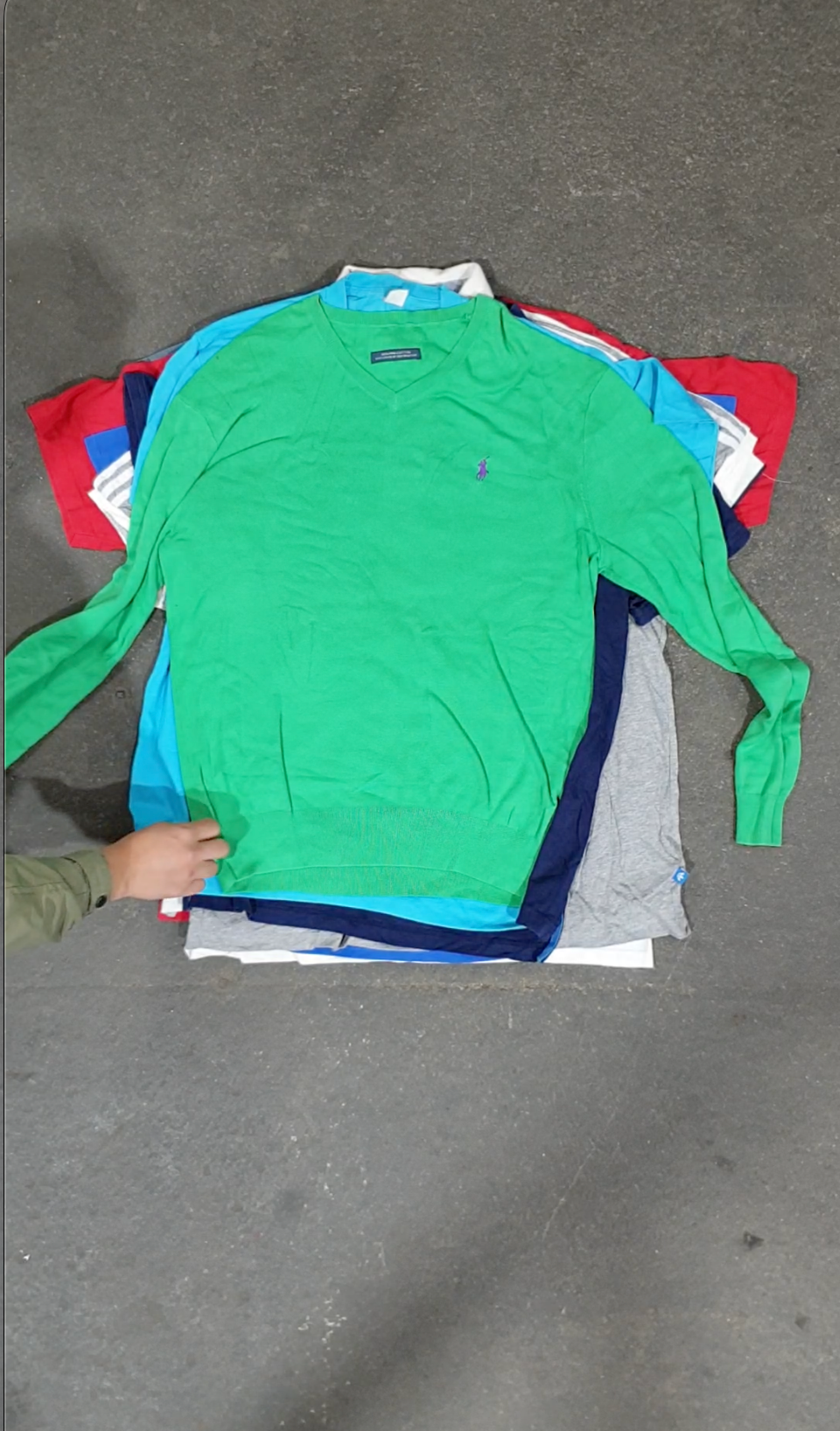 25 Piece Ralph Lauren, Branded & Single Stitch Shirts B29